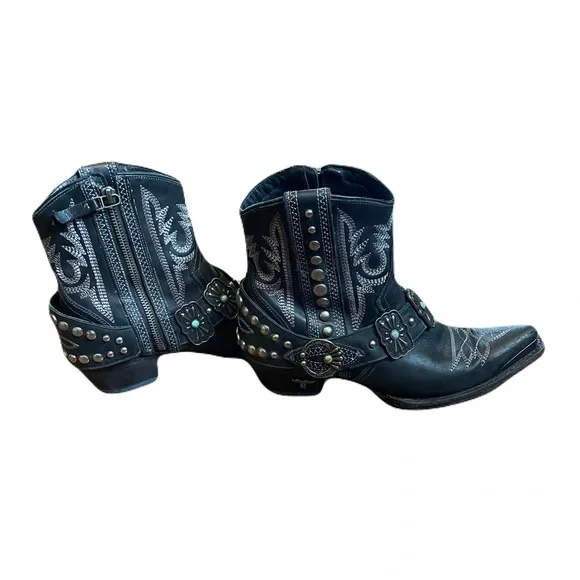 Silver Mesa bootie with turquoise detail cuffs studs and embroidery - Picture 2 of 8